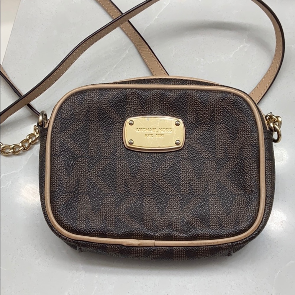 Michael kors cross body purse